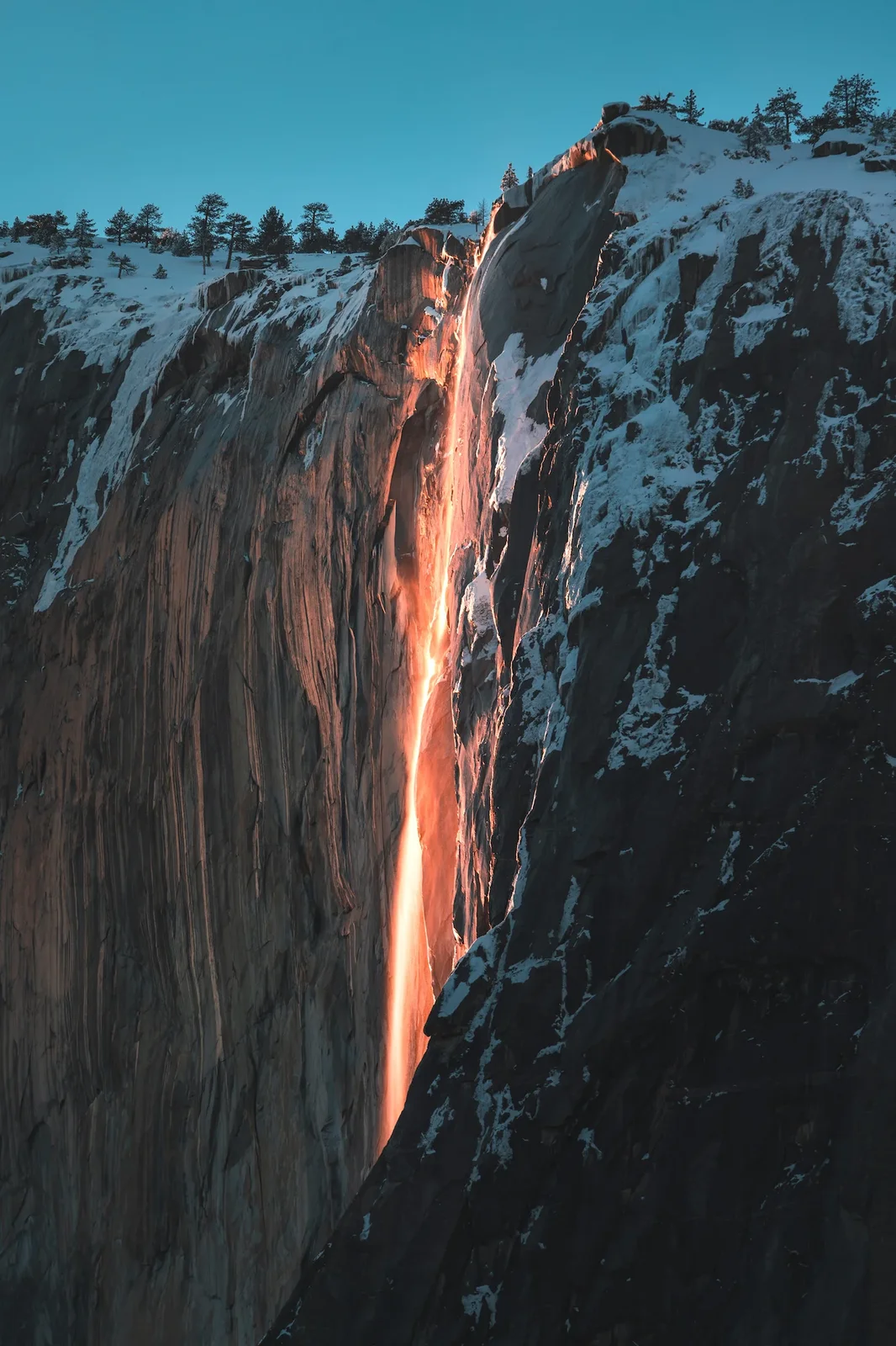 Yosemite National Park After Dark: Yosemite horsetail falls firefall